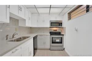 9301 SW 92nd Ave APT A319, Miami, FL 33176, Sold 12/04/20