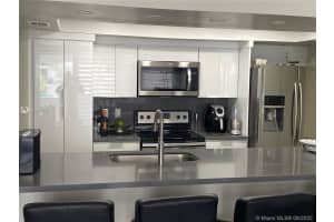 7545 E Treasure Dr #4j, North Bay Village, FL 33141, Sold 12/01/20
