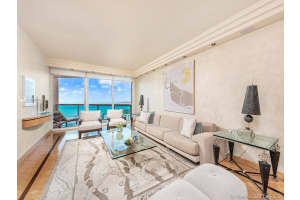 300 South Pointe Dr, Miami Beach, FL 33139, Sold 04/15/21