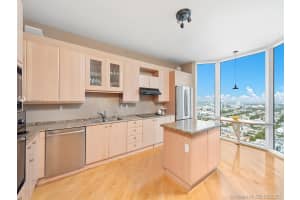 300 South Pointe Dr, Miami Beach, FL 33139, Sold 04/15/21