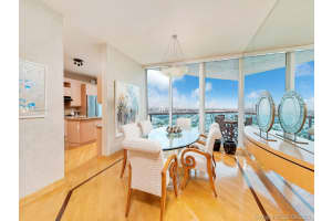 300 South Pointe Dr, Miami Beach, FL 33139, Sold 04/15/21