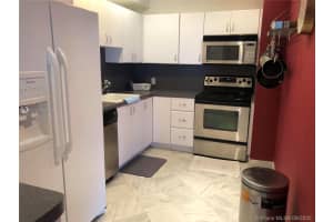 3375 N Country Club Dr, Miami, FL 33180, Sold 10/01/20