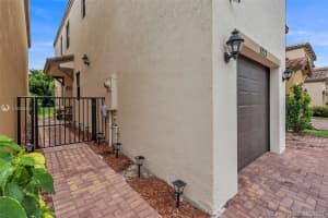 5213 NW 50th Terrace, Tamarac, FL 33319, Sold 10/28/20