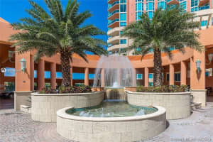 300 South Pointe Dr, Miami Beach, FL 33139, Sold 09/01/21