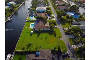 419 Alamanda Dr, Hallandale Beach, FL 33009, Sold 11/20/20