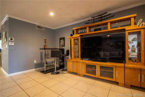 6530 Kendale Lakes Dr, Miami, FL 33183, Sold 10/26/20