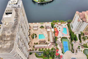 20191 E Country Club Dr, Miami, FL 33180, Sold 12/28/20