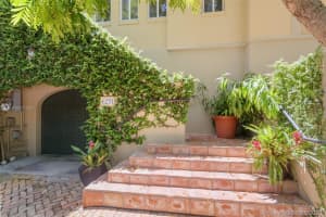 6211 Paradise Point Dr, Palmetto Bay, FL 33157, Sold 03/12/21