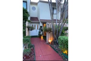 319 City View Dr, Fort Lauderdale, FL 33311, Sold 12/18/20