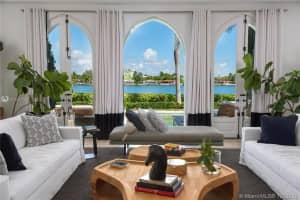 64 Lagorce Cir, Miami Beach, FL 33141, Sold 12/07/20