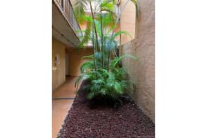 9429 SW 76th St APT W14, Miami, FL 33173, Sold 09/30/20