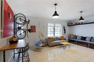 435 21st St, Miami Beach, FL 33139, Sold 11/06/20