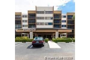 9735 NW 52nd St, Doral, FL 33178, Sold 01/26/21