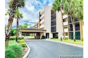 9735 NW 52nd St, Doral, FL 33178, Sold 01/26/21