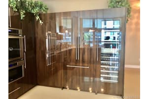 1800 N Bayshore Dr, Miami, FL 33132, Sold 04/22/21