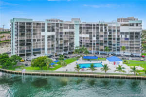200 Leslie Dr, Hallandale Beach, FL 33009, Sold 11/02/20