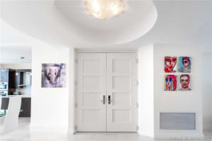 300 South Pointe Dr, Miami Beach, FL 33139, Sold 04/02/21