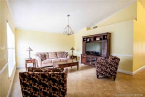 18717 NW 79th Ct, Hialeah, FL 33015, Sold 09/29/20