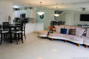 8081 NW 8th St, Miami, FL 33126, Sold 12/29/20
