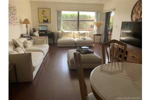 10125 NW 9th St Cir, Miami, FL 33172, Sold 01/06/21