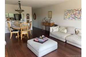 10125 NW 9th St Cir, Miami, FL 33172, Sold 01/06/21