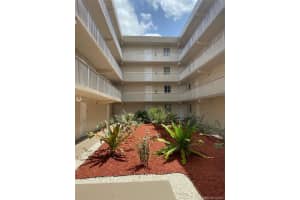 6195 NW 186th St, Hialeah, FL 33015, Sold 01/28/21