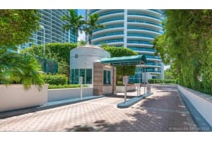 Add Building Entrance, 2127 Brickell Ave, Miami, FL 33129, Sold 12/23/20