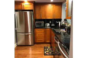 8625 NW 8th St, Miami, FL 33126, Sold 11/23/20