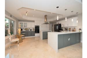 15634 NW 81st Ct, Miami Lakes, FL 33016, Sold 11/06/20