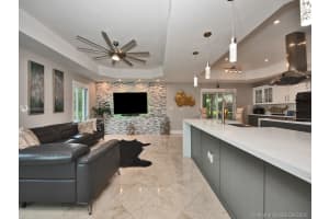 15634 NW 81st Ct, Miami Lakes, FL 33016, Sold 11/06/20