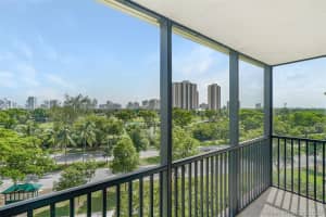 3301 N Country Club Dr, Miami, FL 33180, Sold 11/12/20