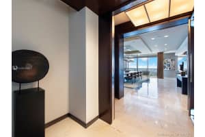 1425 Brickell Ave, Miami, FL 33131, Sold 11/06/20