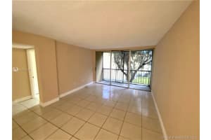 8870 Fontainebleau Blvd, Miami, FL 33172, Sold 12/04/20