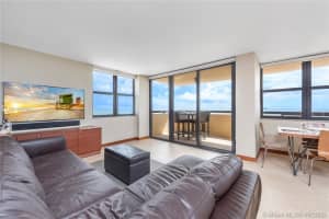 2555 Collins Ave, Miami, FL 33140, Sold 12/22/20