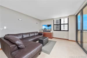 2555 Collins Ave, Miami, FL 33140, Sold 12/22/20