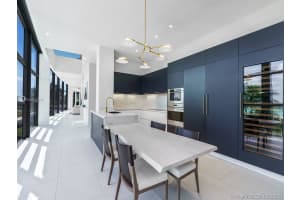 5875 Collins Ave APT 401, Miami Beach, FL 33140, Sold 11/20/20