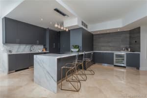 400 Alton Rd, Miami Beach, FL 33139, Sold 03/31/21