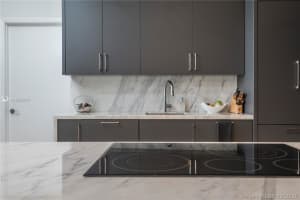 400 Alton Rd, Miami Beach, FL 33139, Sold 03/31/21