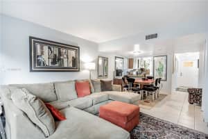 421 NW 109th Ave #3b, Miami, FL 33172, Sold 11/17/20