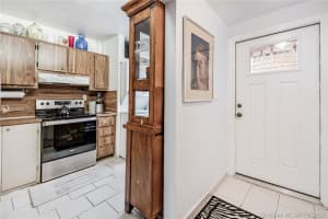 421 NW 109th Ave #3b, Miami, FL 33172, Sold 11/17/20