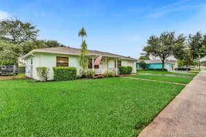 1040 SW 128th Dr, Davie, FL 33325, Sold 11/05/20