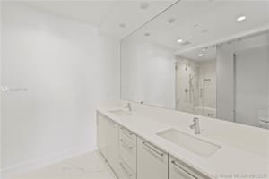 100 E Las Olas Blvd #2401, Fort Lauderdale, FL 33301, Sold 03/15/21