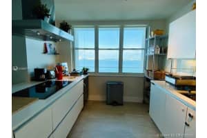 800 Claughton Island Dr, Miami, FL 33131, Sold 12/18/20