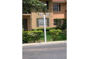 10381 NW 8th St, Pembroke Pines, FL 33026, Sold 01/15/21