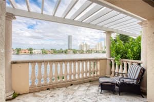 19925 NE 39th Pl, Miami, FL 33180, Sold 08/25/21