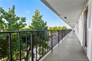 801 W Oakland Park Blvd APT B16, Wilton Manors, FL 33311, Sold 10/30/20