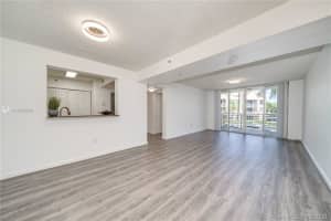 2711 Ocean Club Blvd, Hollywood, FL 33019, Sold 03/22/21