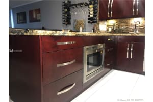 3475 N Country Club Dr, Miami, FL 33180, Sold 12/02/20