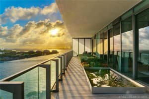 800 South Pointe Dr, Miami Beach, FL 33139, Sold 09/08/21