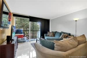 8840 Fontainebleau Blvd, Miami, FL 33172, Sold 03/01/21